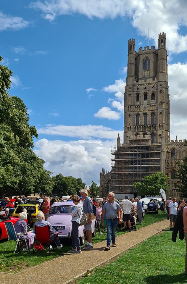 Crowd-Cathedral.jpg